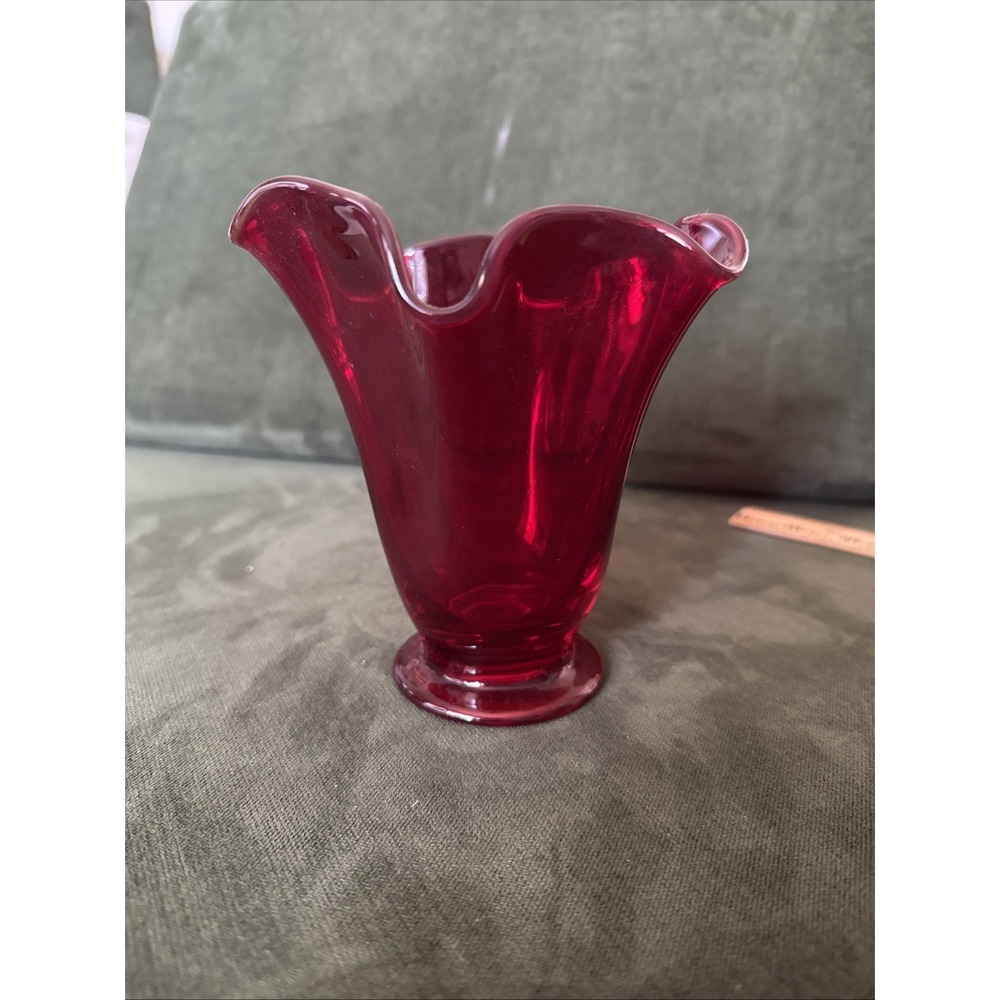Vintage Ruby Amberina Swung Handkerchief Blown Glass Vase, 5" Tall‎